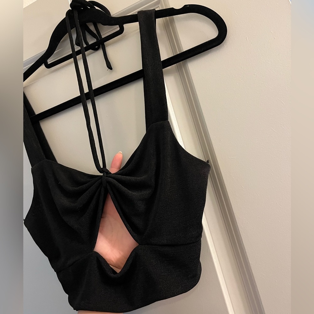 BLACK CROP